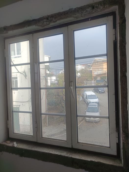 Duas janelas de alumínio vidro duplo