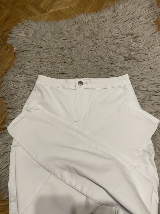 Białe spodnie jeansowe skinny