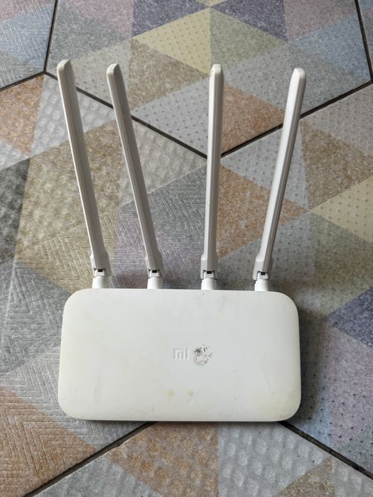 Продам роутер mi router 4C