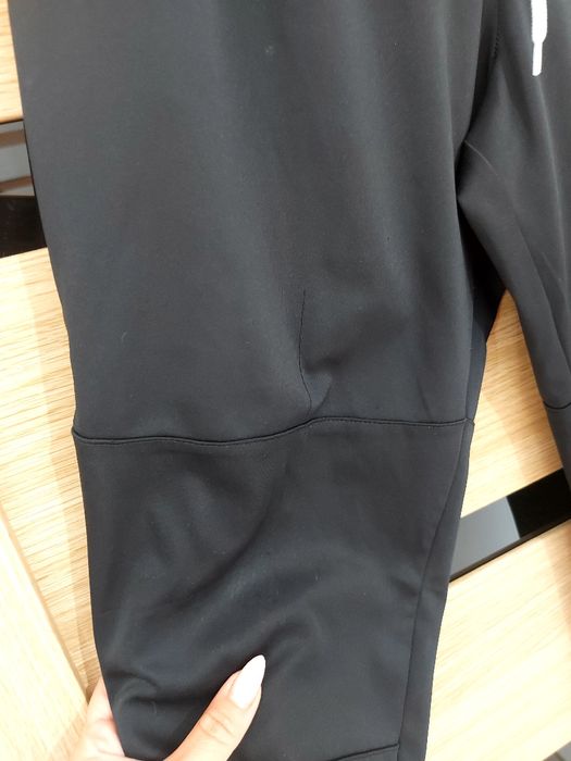 Czarne spodnie sportowe Nike roz L