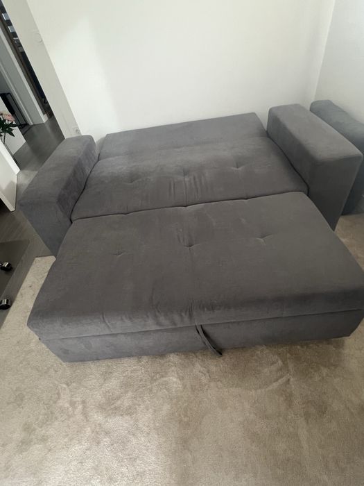 Sofa cama em tecido cinzento