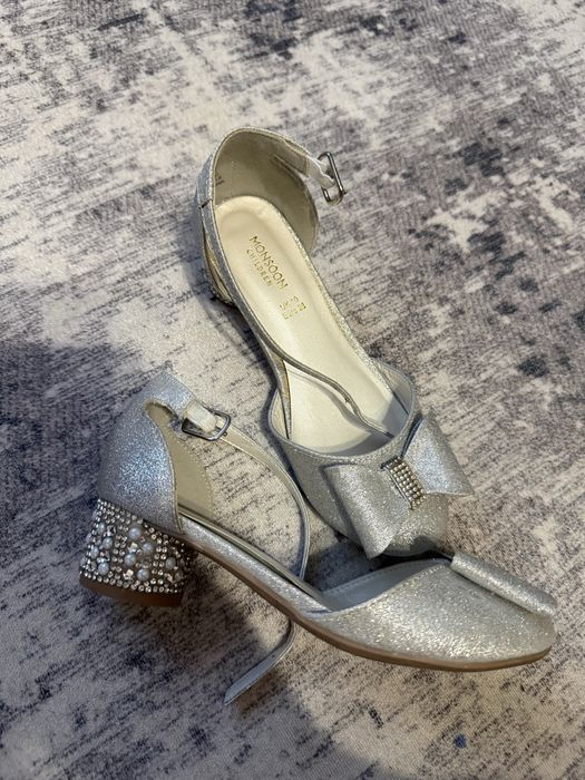 Босоніжки сандалі Туфлі monsoon 28 18 смКеды кеди Zara для дiвч