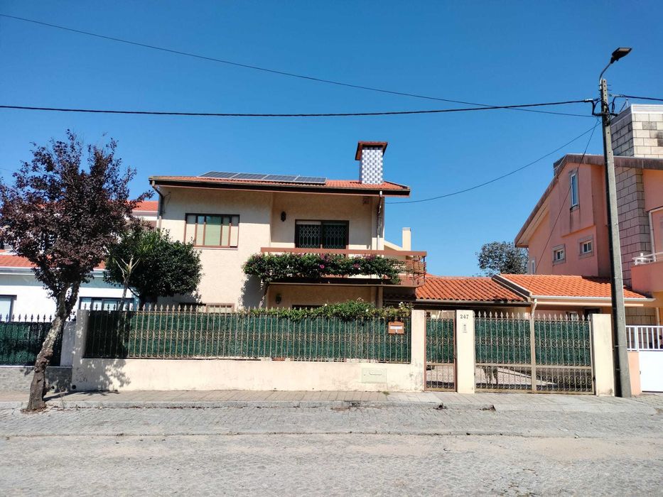Moradia T4 para venda em Canelas - Vila Nova de Gaia