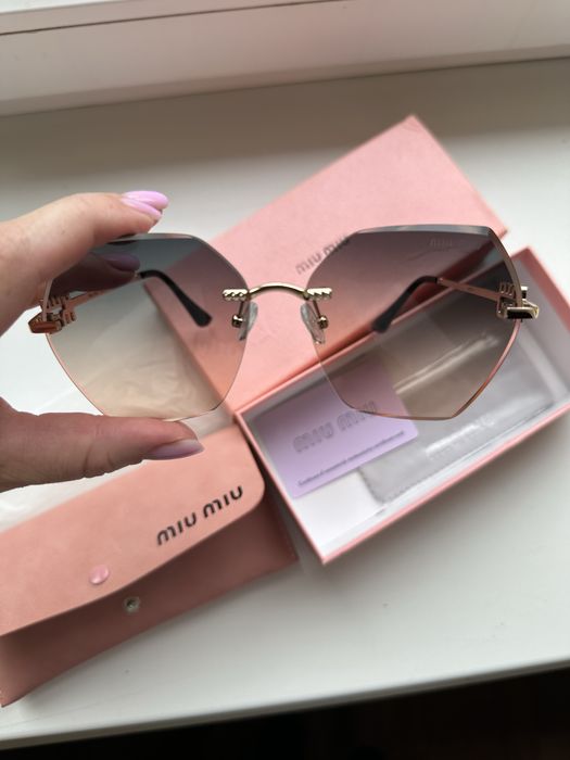 Окуляри сонцезахисні miu miu
