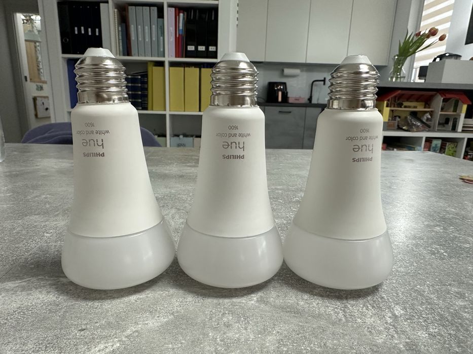 Philips Hue E27 White and Color Ambiance 1521 lm × 3 szt. — 130 zł/szt. (390 zł za komplet)