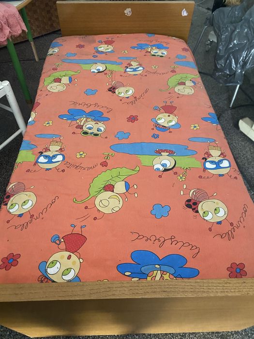 Cama de criança  castanho com colchao