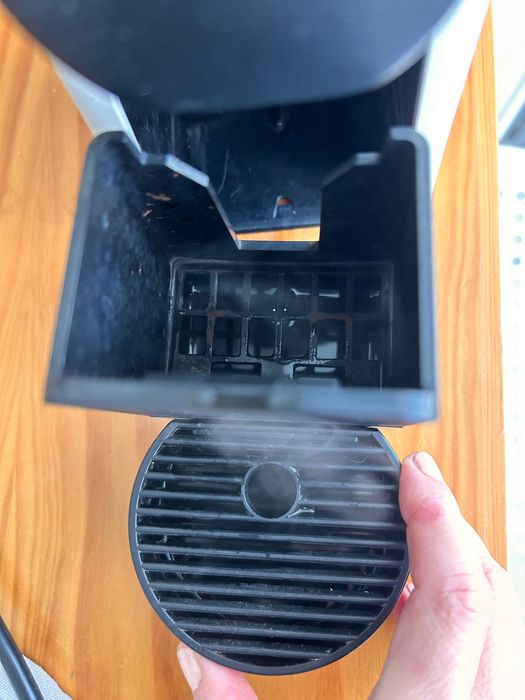 Máquina de café nesspresso De longui branca