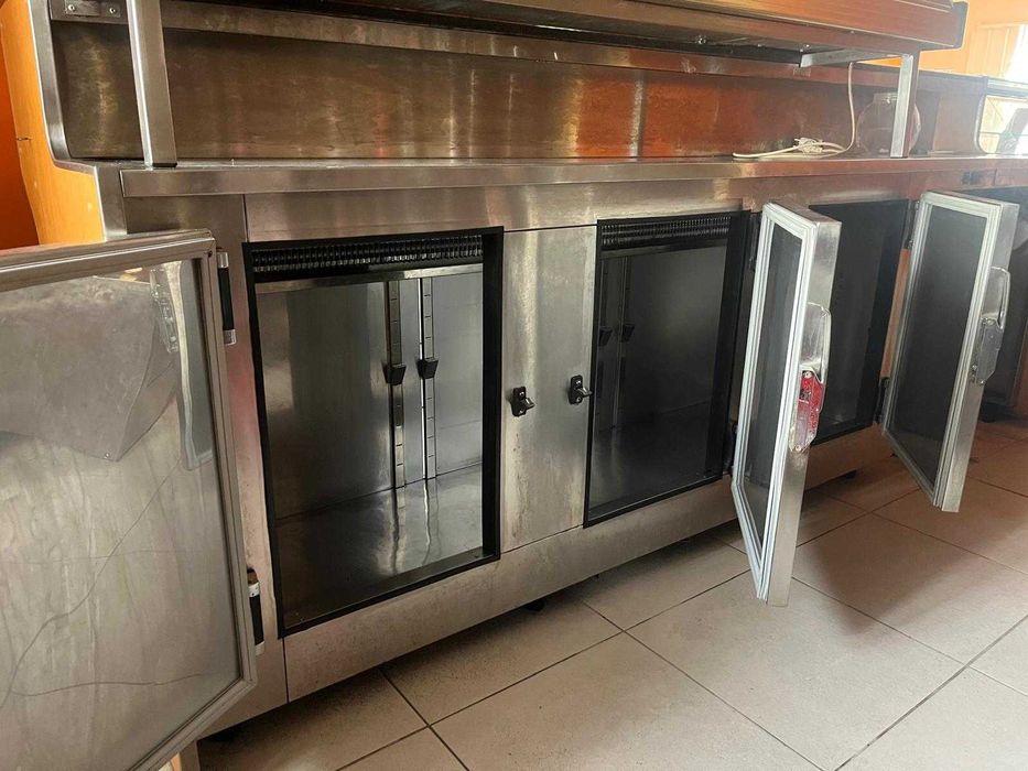 Balcão refrigerador com 3 portas, embutido em móvel com balcão ext