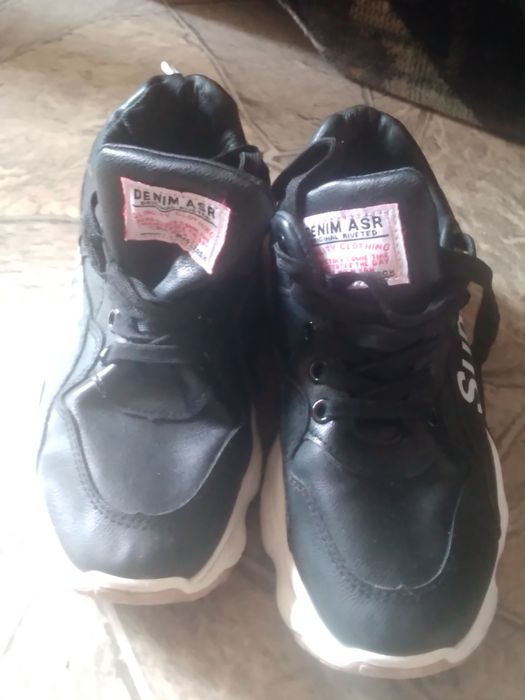 Damskie sneakersy marki Superme
