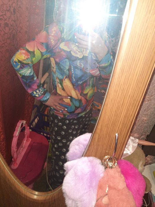 Свитшот очень красивый нарядный кофта