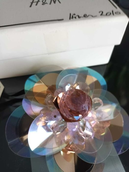 Lanvin H&M broszka w kształcie kwiatu  elegancka kamienie