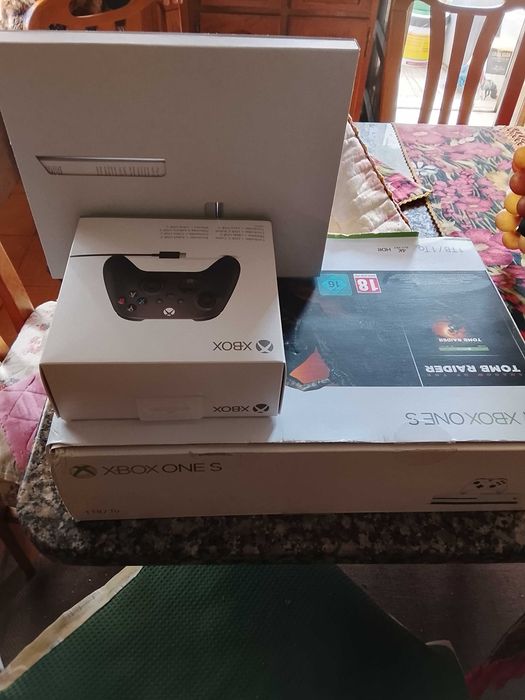 XBOX S com muito pouco uso, como nova 1TB + 1 jogo
