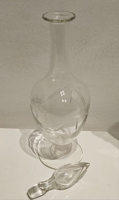 Liqueur/Wine Bottle in Semi-Crystal424782150480046081