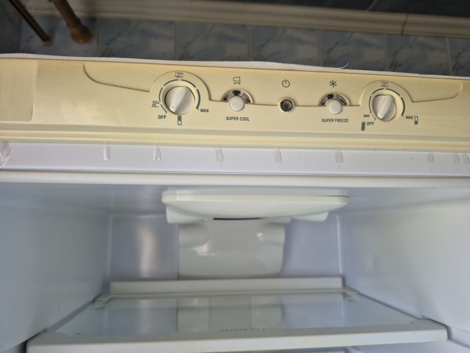 Холодильник Hotpoint Ariston