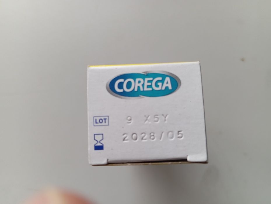 Corega Super Mocny Krem mocujący do protez zębowych 70 g 5 szt.