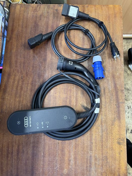 Зарядка Audi e-tron 11 kw 32a 400v три фази повний комплект легке Б/у