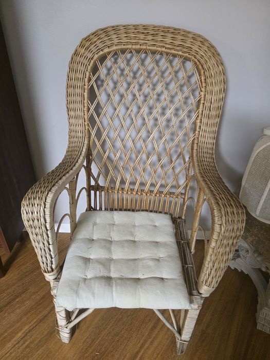 Cadeira de vime usada