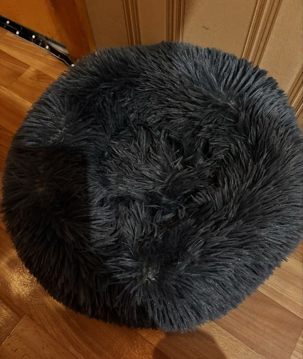 Лежанка для кота невелика