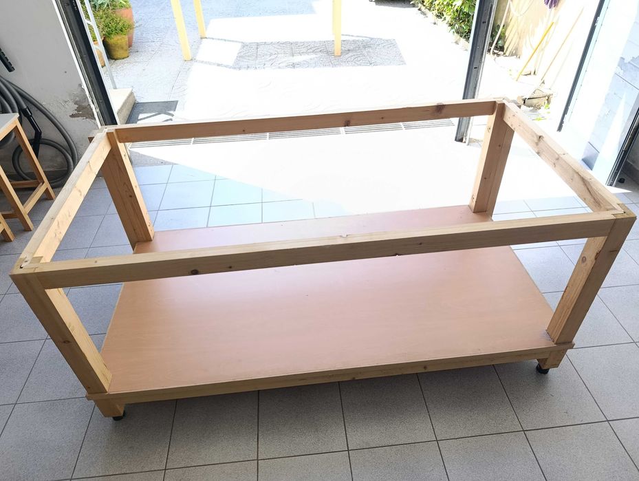 Mesa de Trabalho / Corte com Prateleira Inferior – Grande Arrumação