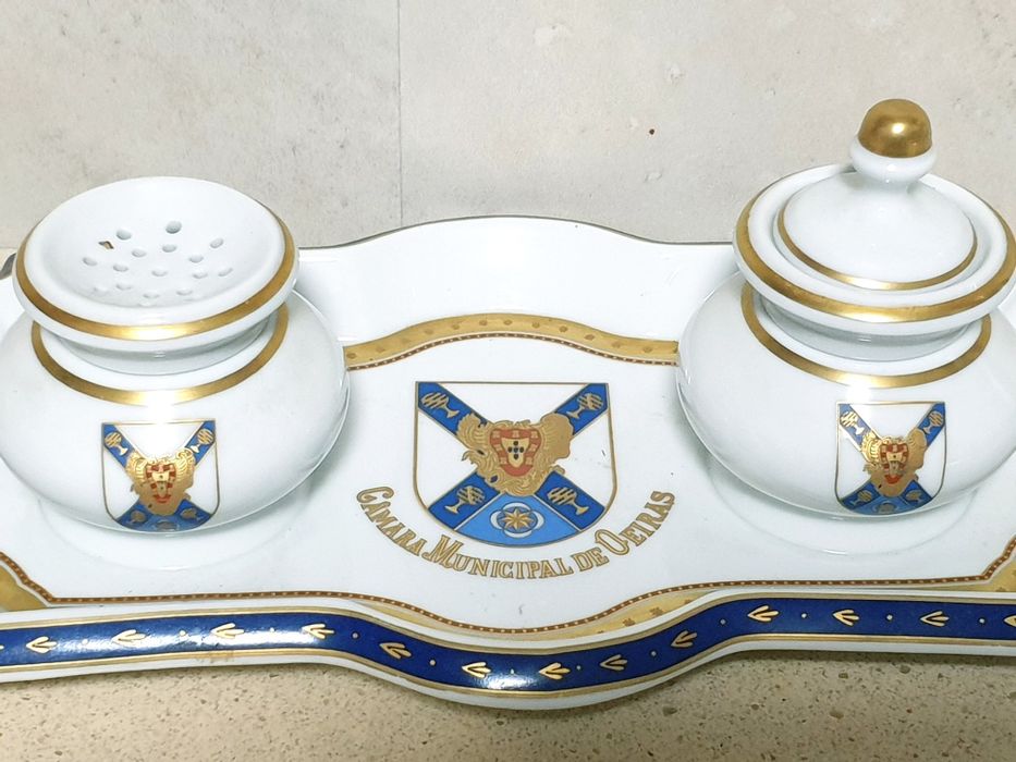Tinteiro em porcelana OR- antigo brasão da Câmara Municipal de Oeiras
