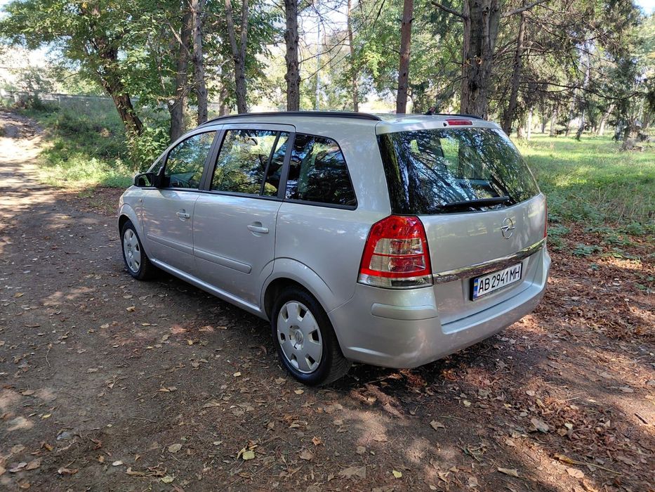 Авто Опель Зафіра