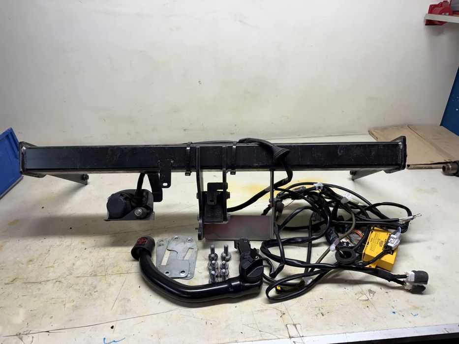 Hak holowniczy belka + okablowanie + kula - kompletny Toyota PW960-10011 - oryginalny