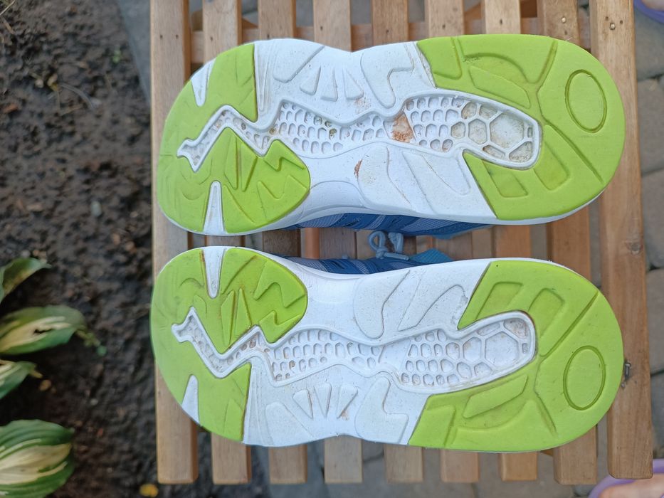 Легкі кросівки 30