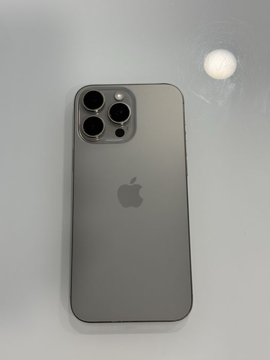 Продам iPhone 16 Pro Max 256 GB Natural Titanium