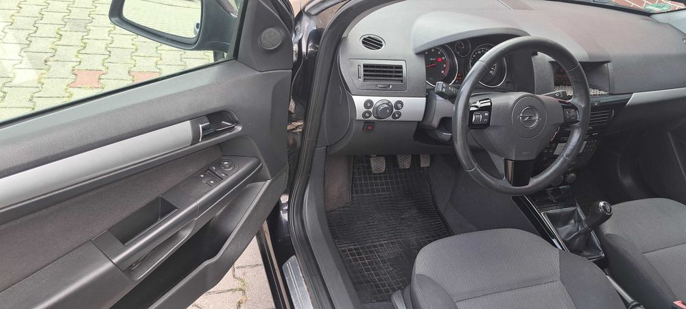 Opel Astra 2010 rok 1.4 Gaz Model po liftingu