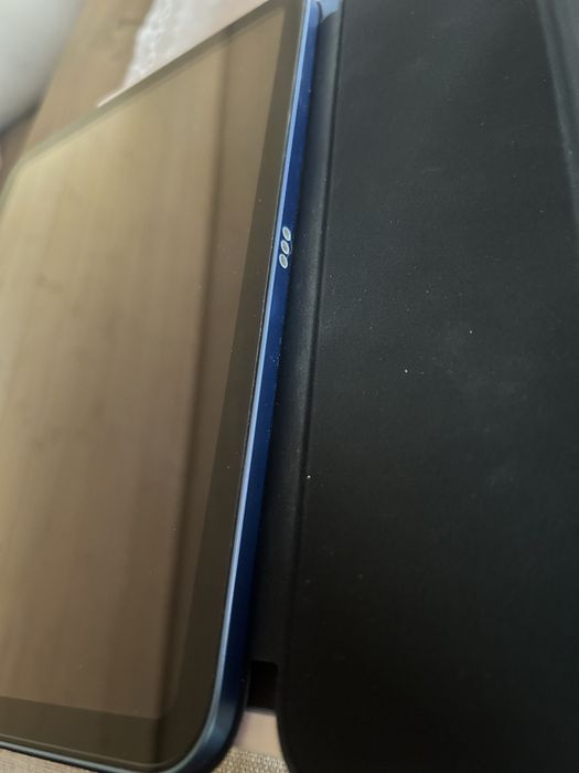 Ipad  A2696 ……….