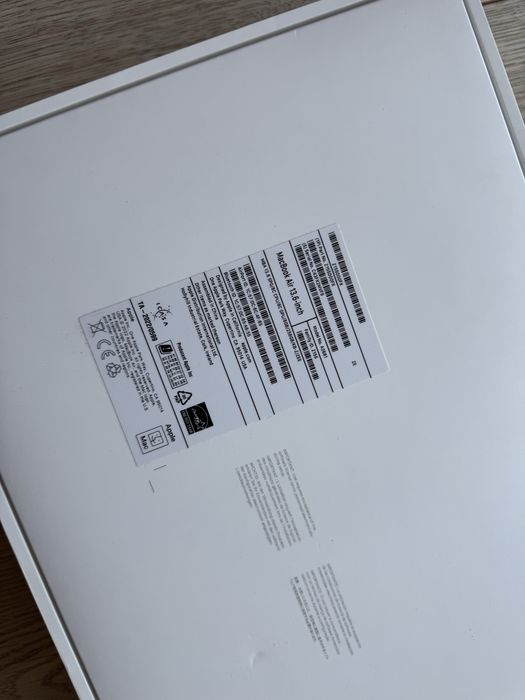 Macbook Макбук Air 13.6 m2 2022 8gb 256 ssd б/у стан 8.5/10