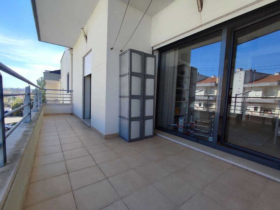 T3 Duplex de Excelência | 250 m² de Área Bruta | Garagem Dupla | Excelente Vista | Quinta do Barroso | 15 Minutos de Coimbra
