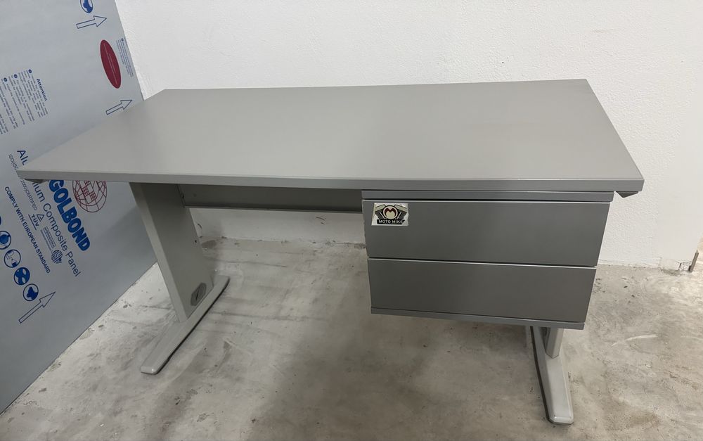 Secretaria com gavetas