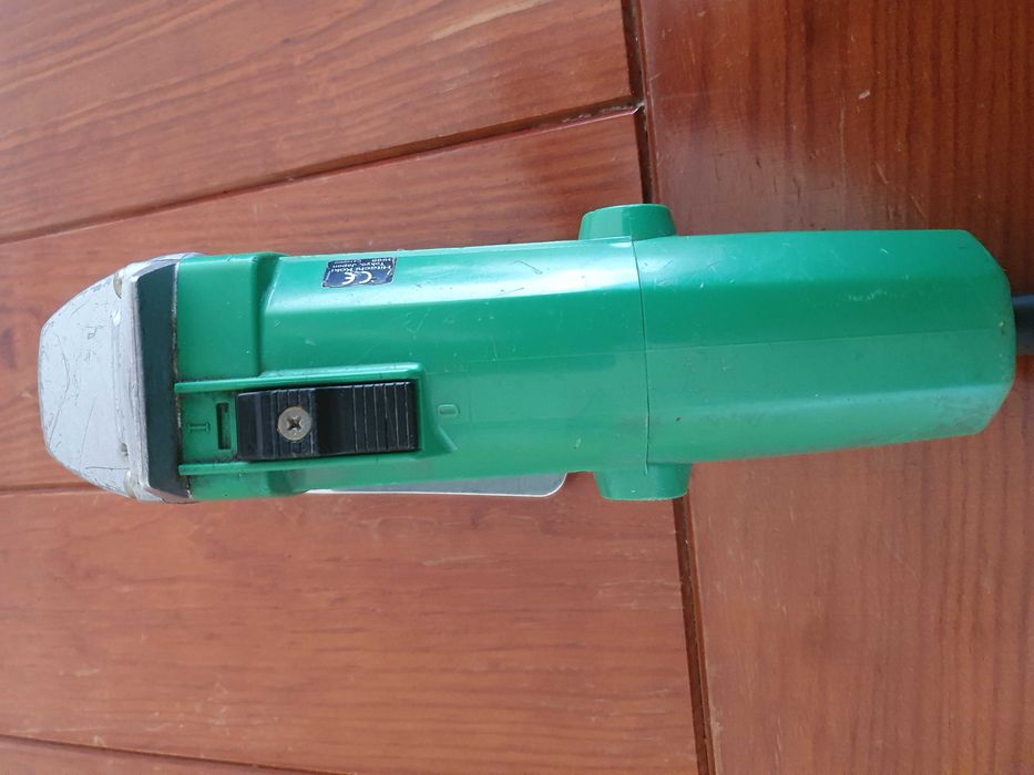 Tesoura elétrica de cortar chapa metálica Hitachi Koki