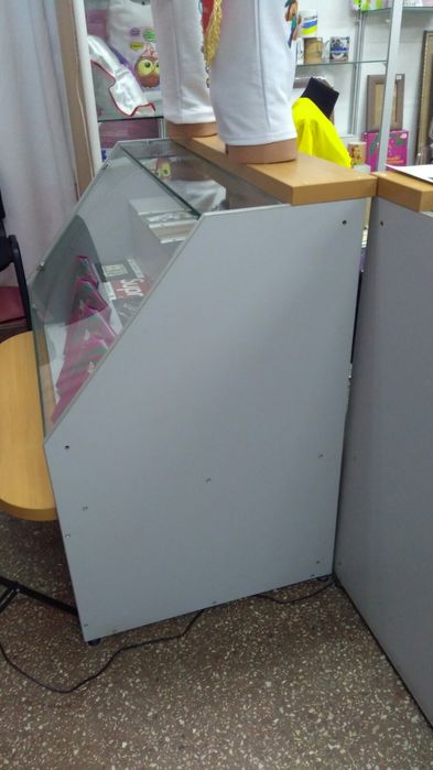 Витрины, качественные, легко доставать товар