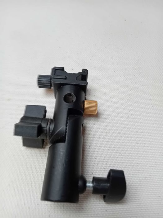 Suporte p/ Flash Speedlight e Sombrinha