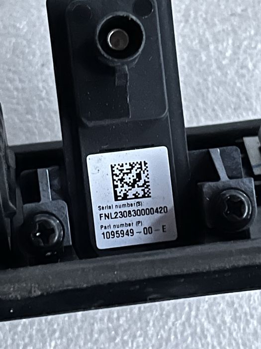 Кнопка открытия крышки багажника с камерой в сборе Tesla Model 3