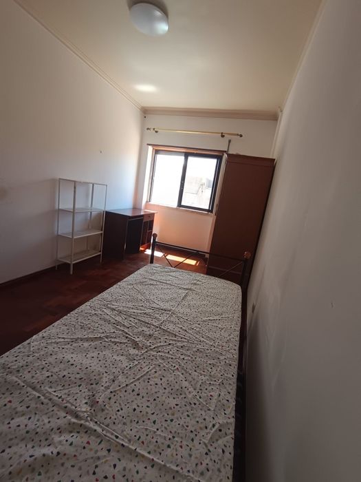Arrendo quarto em Queluz