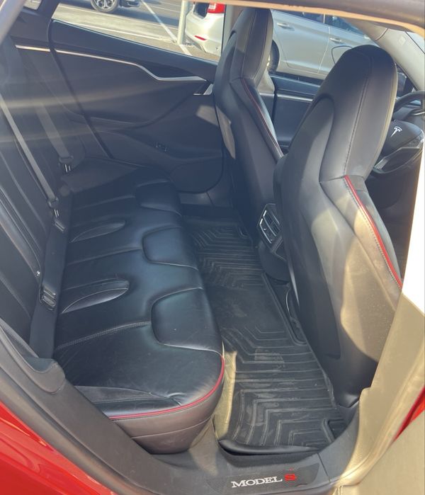 ОРЕНДА Tesla Model S 2014 85 kWh (362 к.с.)