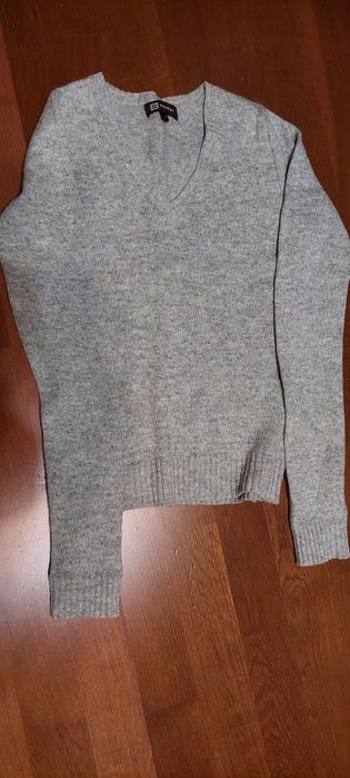 Продам свитер Monton, р. S.  и брючный костюм р. 40-42