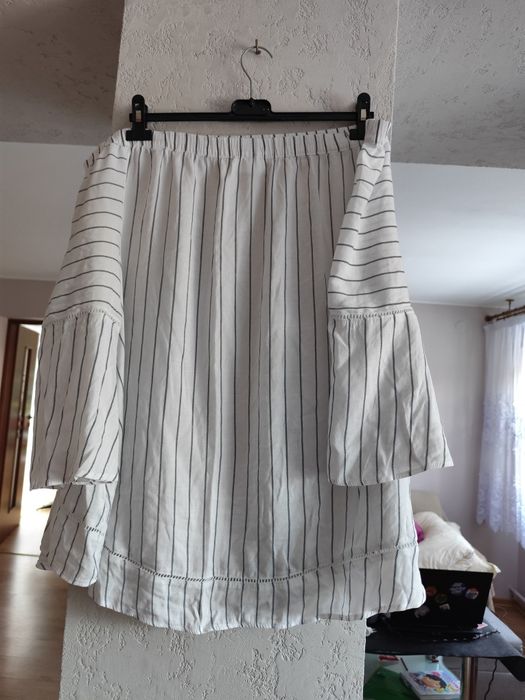 Asymetryczna bluzka hiszpanka z wiskozy z rozszerzanymi rękawami 7/8 r