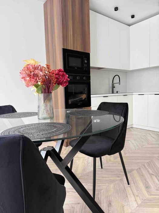 Продаю Євро 2К з новим ремонтом і технікою в Центральному парку.