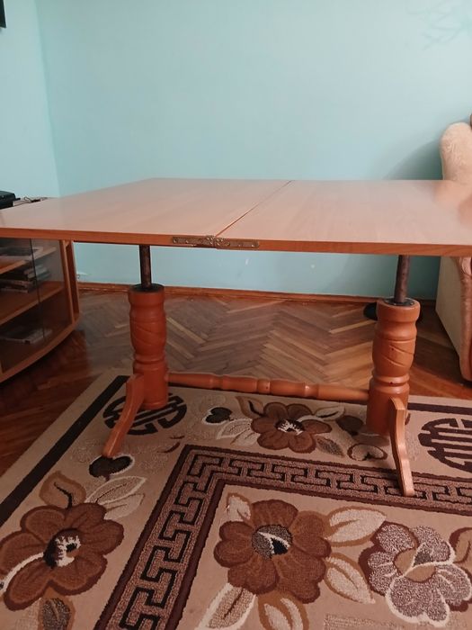 Меблі. Стіл дубовий.