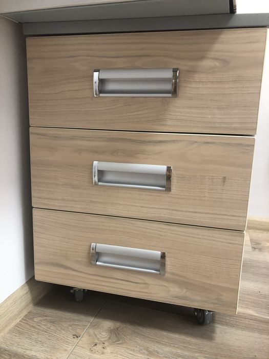 Продам комплект меблів у дитячу / кімнату підлітка