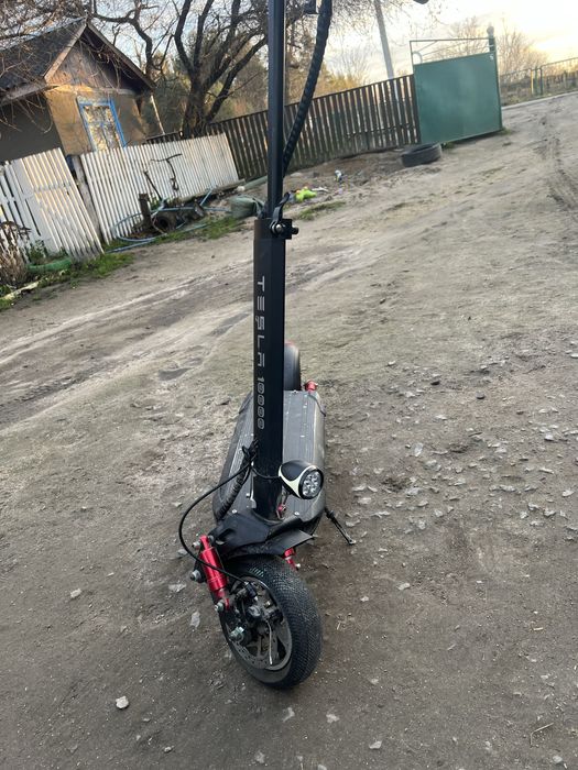 Електросамокат tesla рік випуску 2024 ,торг присутній