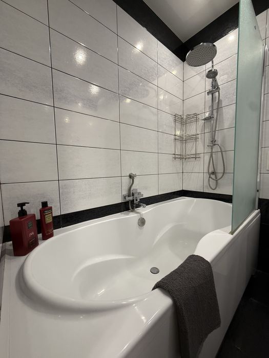 ЖК"Сімейний",Є СВІТЛО,зал.вокзал,Тяжилів,1-кім.квартира подобово