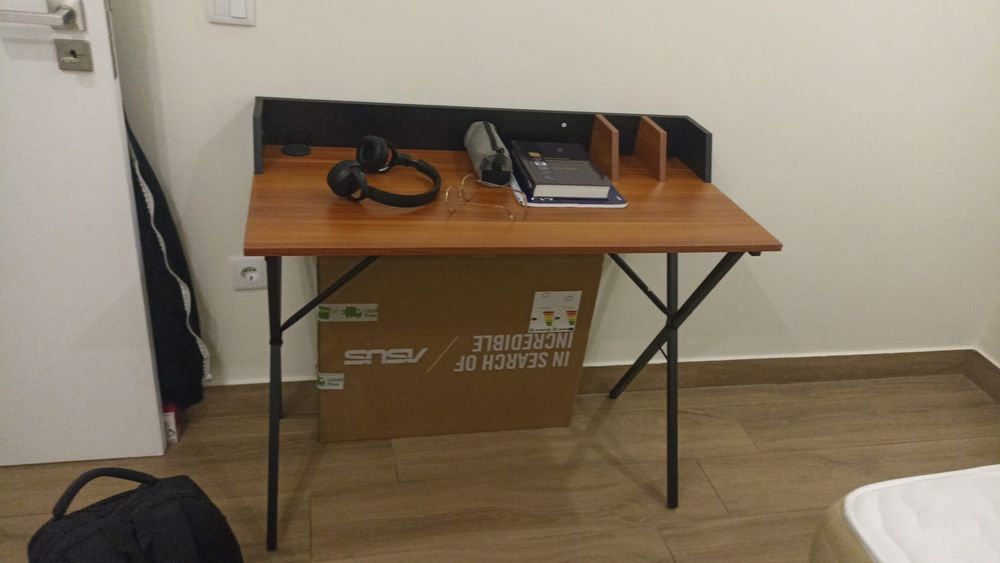 Secretária castanha