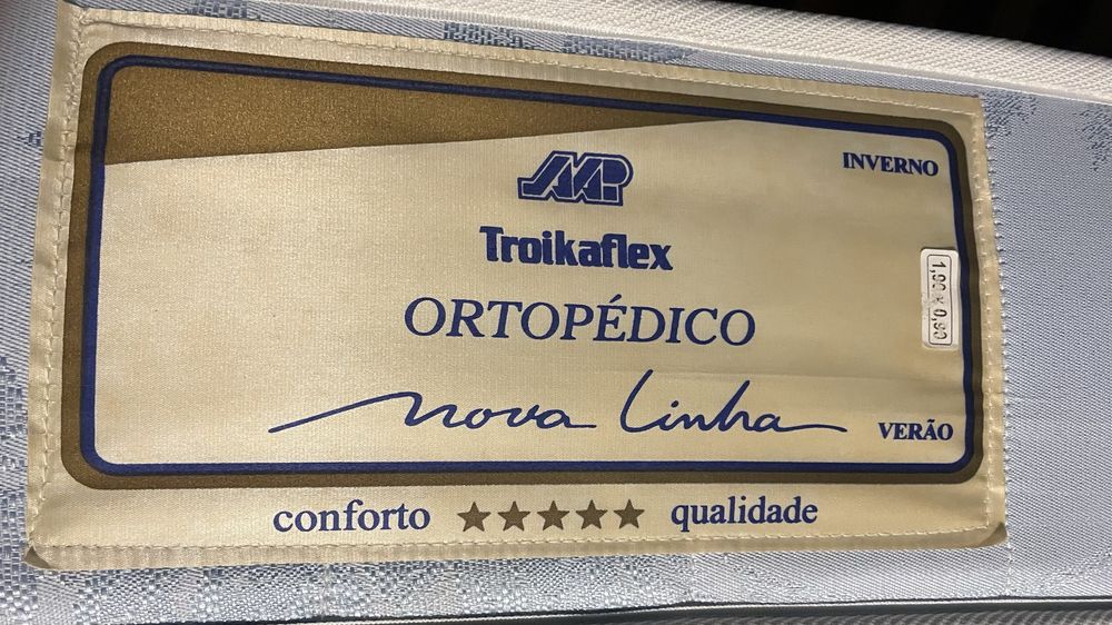 Cama de solteiro com segundo colchão em gavetão com sistema elevatório em bom estado