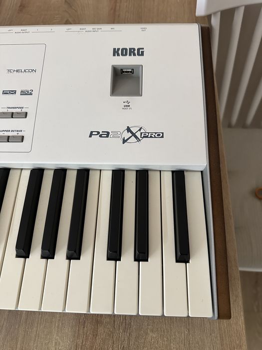 Korg PA2x синтезатор