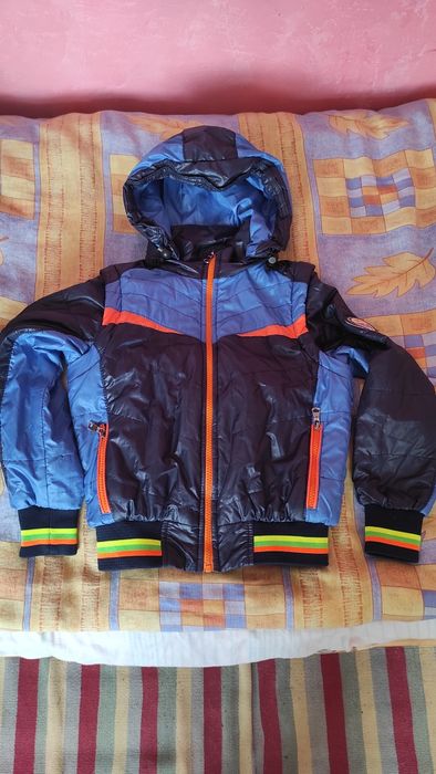 Ветровка,желетка.